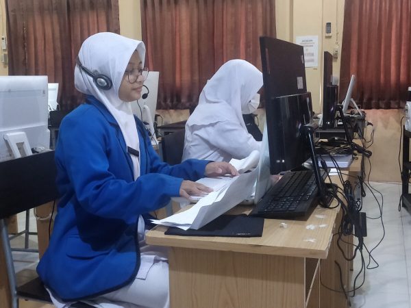 Berlaga di Semifinal Kompetisi Madrasah Young Researchers Super Camp (MyRes) 2022, Peserta didik MAN 1 Banjarmasin Lakukan Presentasi Tingkat Nasional