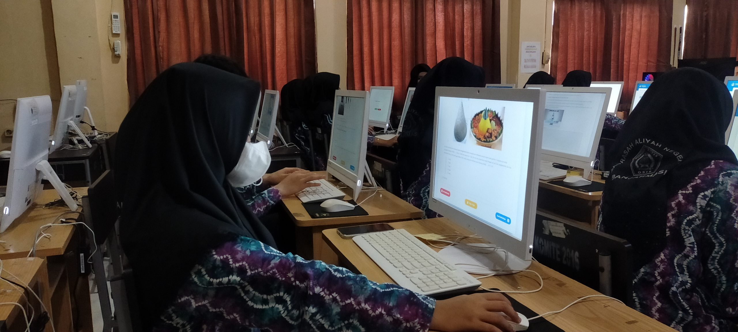 Siswa MAN 1 Banjarmasin Tekun dan Teliti Ikuti Simulasi Pertama Asesmen Nasional Tingkat SMA/MA Tahun 2022