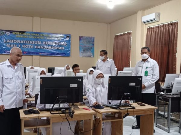 Monitoring Pelaksanaan ANBK Tahun 2022 Di MAN 1 Banjarmasin Oleh Sub Koordinator Seksi Kurikulum dan Kesiswaan Kanwil Kemenag Provinsi Kalimantan Selatan