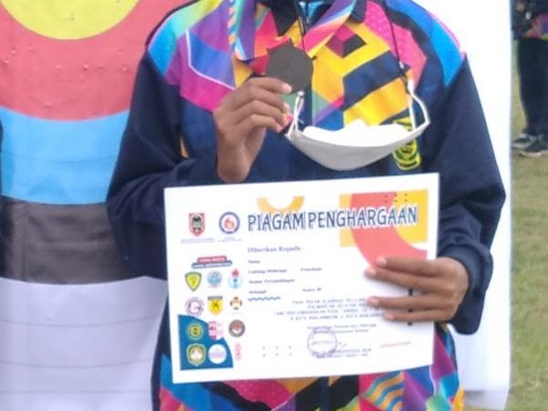 Wakili Kalimantan Selatan Ke Tingkat Nasional, Siswa MAN 1 Banjarmasin Raih Mendali Perunggu Pada Cabang Olahraga Panahan