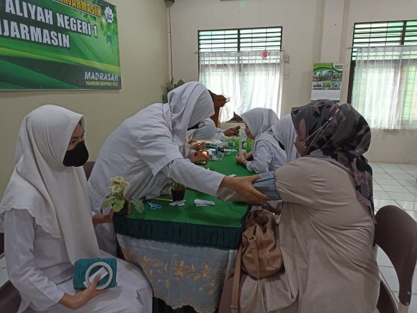 Ekstrakurikuler KIR MAN 1 Banjarmasin Laksanakan Event Cek Golongan Darah dan Tekanan Darah