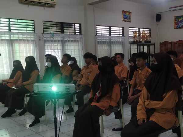 Wujudkan Generasi Muda Peduli Lingkungan, Peserta Didik MAN 1 Banjarmasin Ikuti Sosialisasi Green Generation