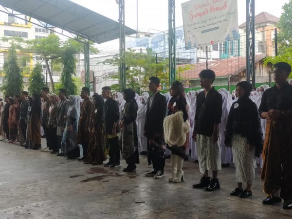 Rayakan Sumpah Pemuda, MAN 1 Banjarmasin Gelar Fashion Show Berkain Batik