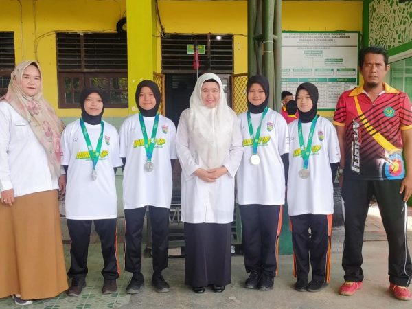 Raih Mendali Perak, Tim Lari Estafet Putri MAN 1 Banjarmasin Lolos Ke Babak Nasional Pada Energen Champion SAC Indonesia 2022 Kalimantan Qualifiers