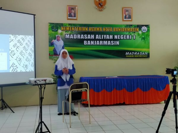 Unjuk Skill Bahasa Jepang, Siswi MAN 1 Banjarmasin Bersaing Dalam Lomba Presentasi Bahasa Jepang Tingkat Nasional