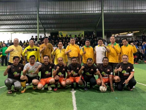 Jalin Silaturahmi Bersama Gubernur Kalimantan Selatan, Guru dan Tenaga Kependidikan MAN 1 Banjarmasin Ikut Meriahkan Sparing Futsal Dalam Peringatan HAB Ke-77 Tahun 2023