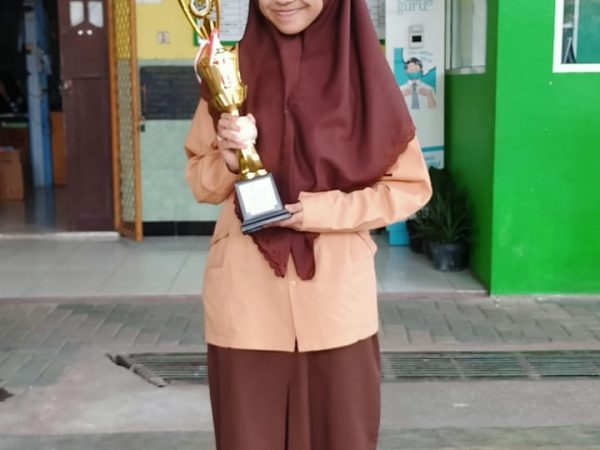 Tampil Memukau, Siswi MAN 1 Banjarmasin Raih Juara 1 Lomba Menyanyi Lagu Islami Dalam Peringatan Hari Amal Bakti Ke-77 Tingkat Kota Banjarmasin Tahun 2022