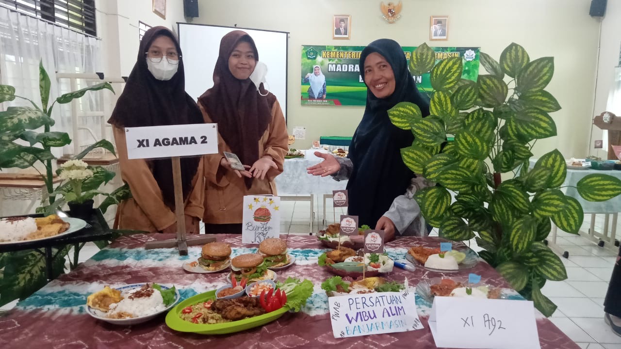 Meriahkan HUT Mansa Ke-46 Tahun 2023, Siswa-Siswi MAN 1 Banjarmasin Tunjukkan Keterampilan Penyajian Makanan Terbaik