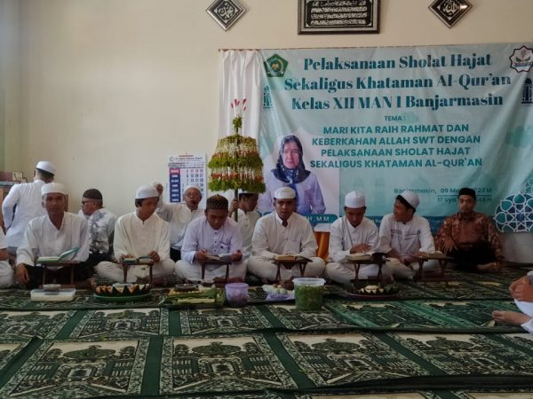 MAN 1 Banjarmasin Gelar Sholat Hajat dan Khataman Al-Quran Bagi Siswa-Siswi KelasXII