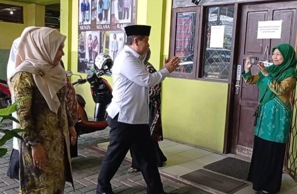 Kepala Kanwil Kemenag Provinsi Kalimantan Selatan Laksanakan Pengecekkan Kondisi Pembelajaran Di MAN 1 Banjarmasin Setelah Libur Hari Raya Idul Fitri Tahun 2023