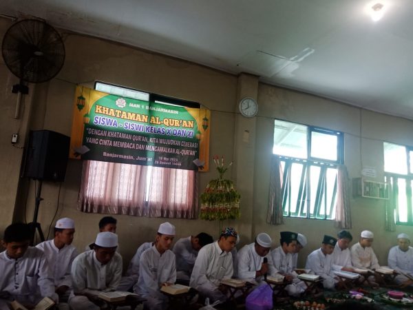 Wujudkan Generasi Cinta Membaca dan Mengamalkan Al-Qur’an, MAN 1 Banjarmasin Gelar Khataman Al-Qur’an