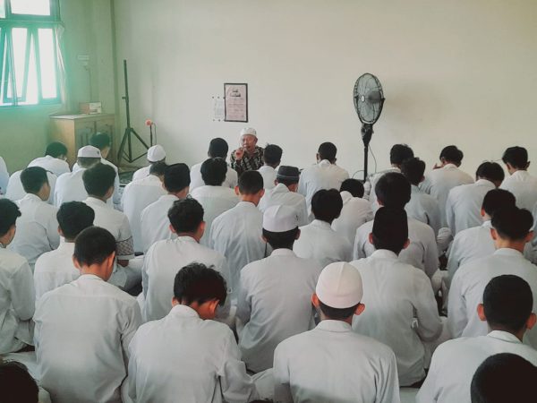 Sampaikan Kultum Terkait Keutamaan Sholawat, Ustadz H. Nurdin Al Azhar, LC. Inspirasi Siswa MAN 1 Banjarmasin