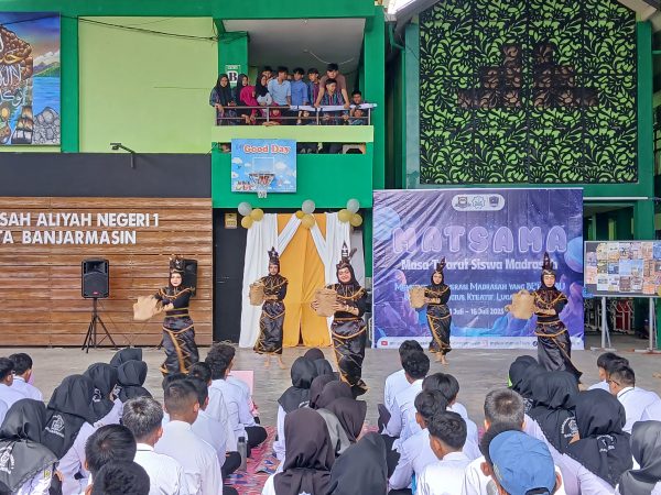 Ekskul Tari MAN 1 Kota Banjarmasin Tampilk Memukau pada Kegiatan MATSAMA
