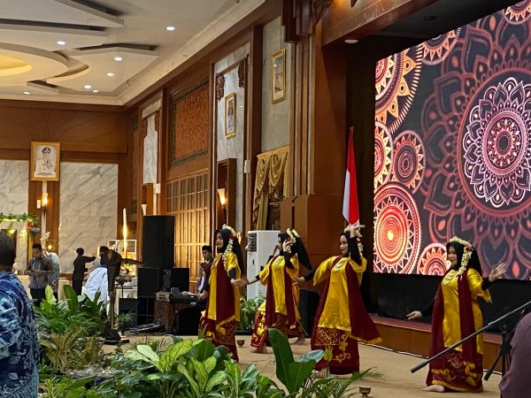 Tari Siswa MAN 1 Kota Banjarmasin Meriahkan Pembukaan RAKOR MUI se-Kalimantan