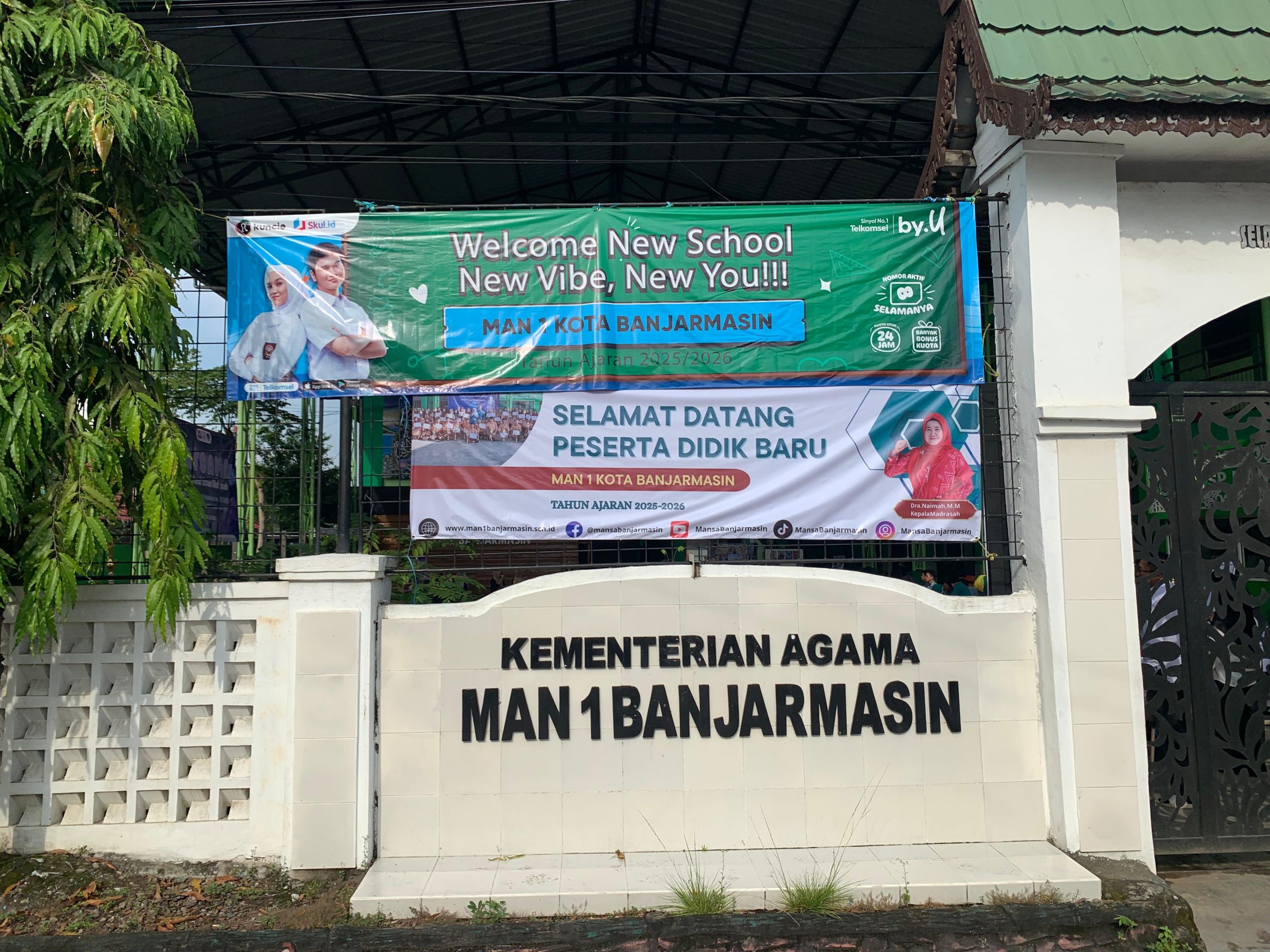 Spanduk Sambut Siswa Baru, MAN 1 Kota Banjarmasin Tampilkan Sambutan Hangat Lewat Desain Kreatif Tim Humas