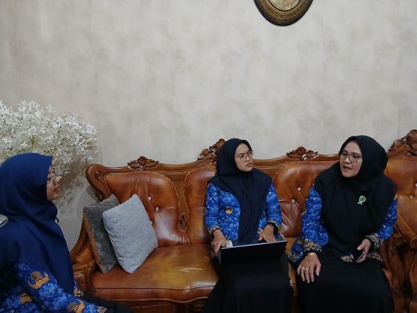 Tumbuhkan Kepedulian, Wakamad Kesiswaan Dukung Program Jumat Berbagi MPK/OSIM