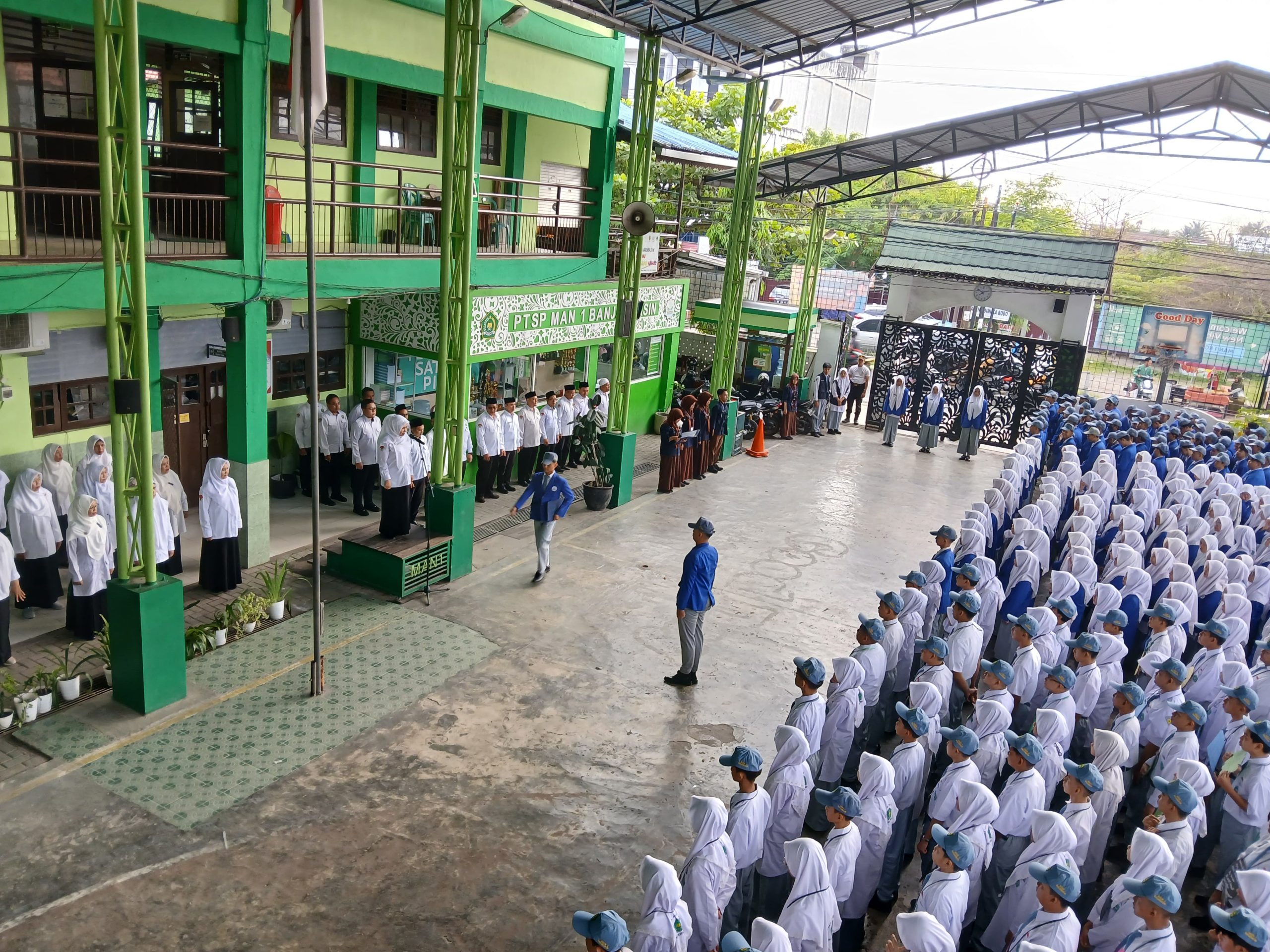 Upacara Bendera Awal Tahun, Kepala Madrasah Tanamkan Optimisme