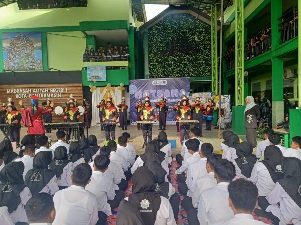 Drumband MAN 1 Kota Banjarmasin Tampil Memukau pada Kegiatan MATSAMA