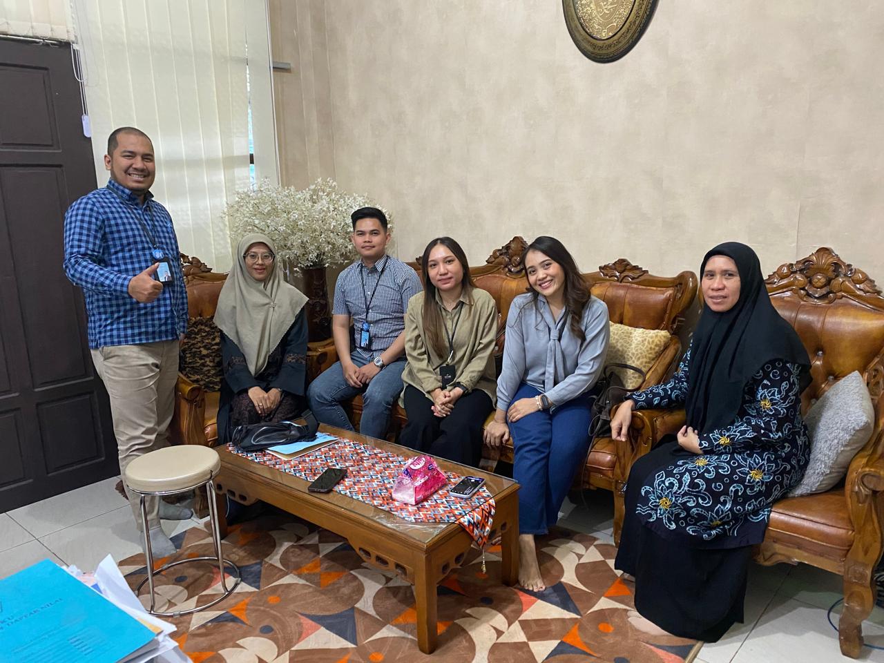 Wakil Kepala Madrasah Bidang Humas MAN 1 Kota Banjarmasin Terima Kunjungan Bank BJB, Bahas Penawaran Produk untuk Guru