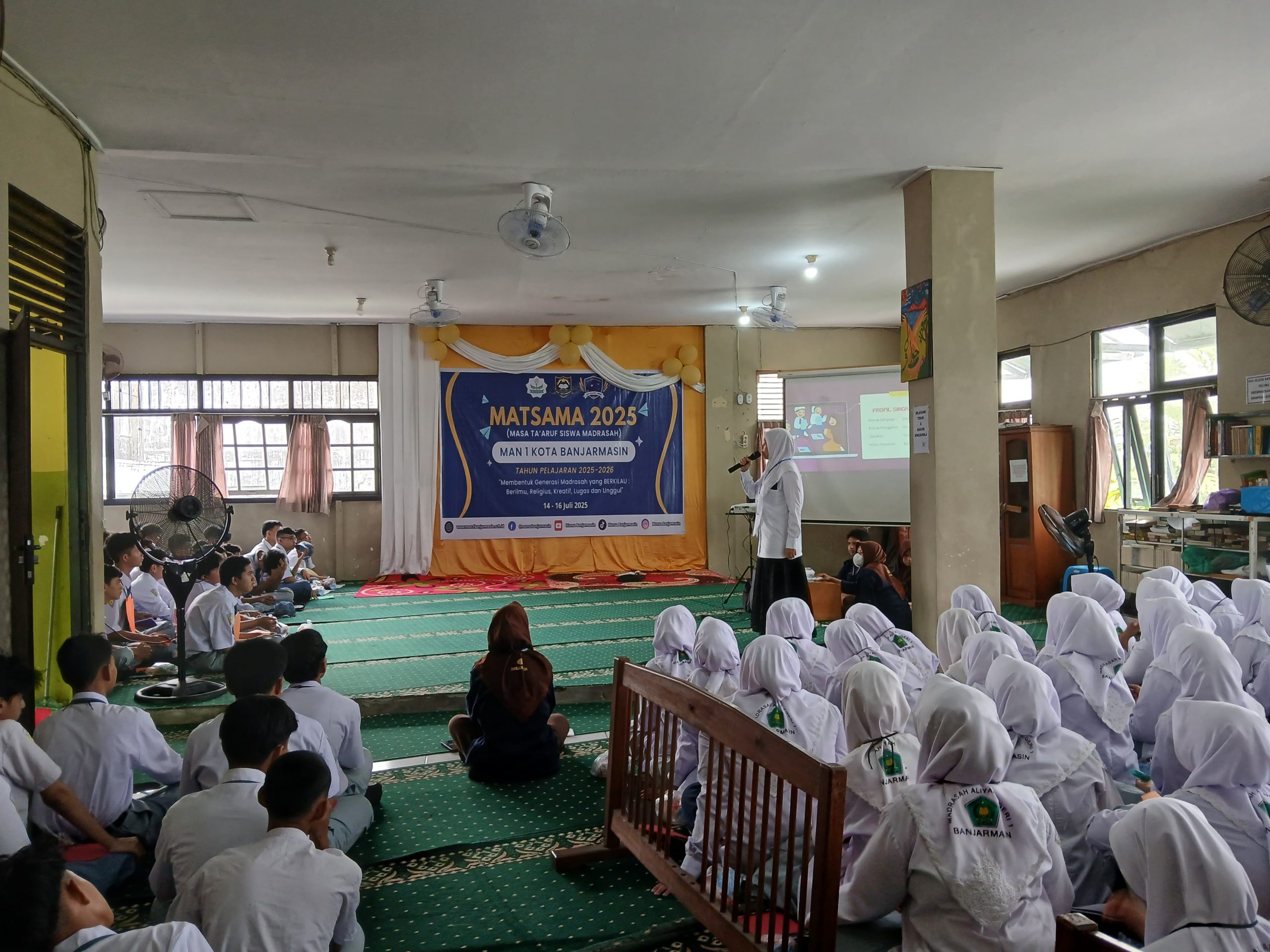 Wakamad Bidang Humas MAN 1 Kota Banjarmasin, Sampaikan Budaya Digital dan Etika Bermedsos di Hari Pertama Matsama