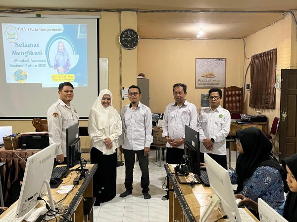 Monitoring Simulasi ANBK oleh Helpdesk MA di MAN 1 Banjarmasin