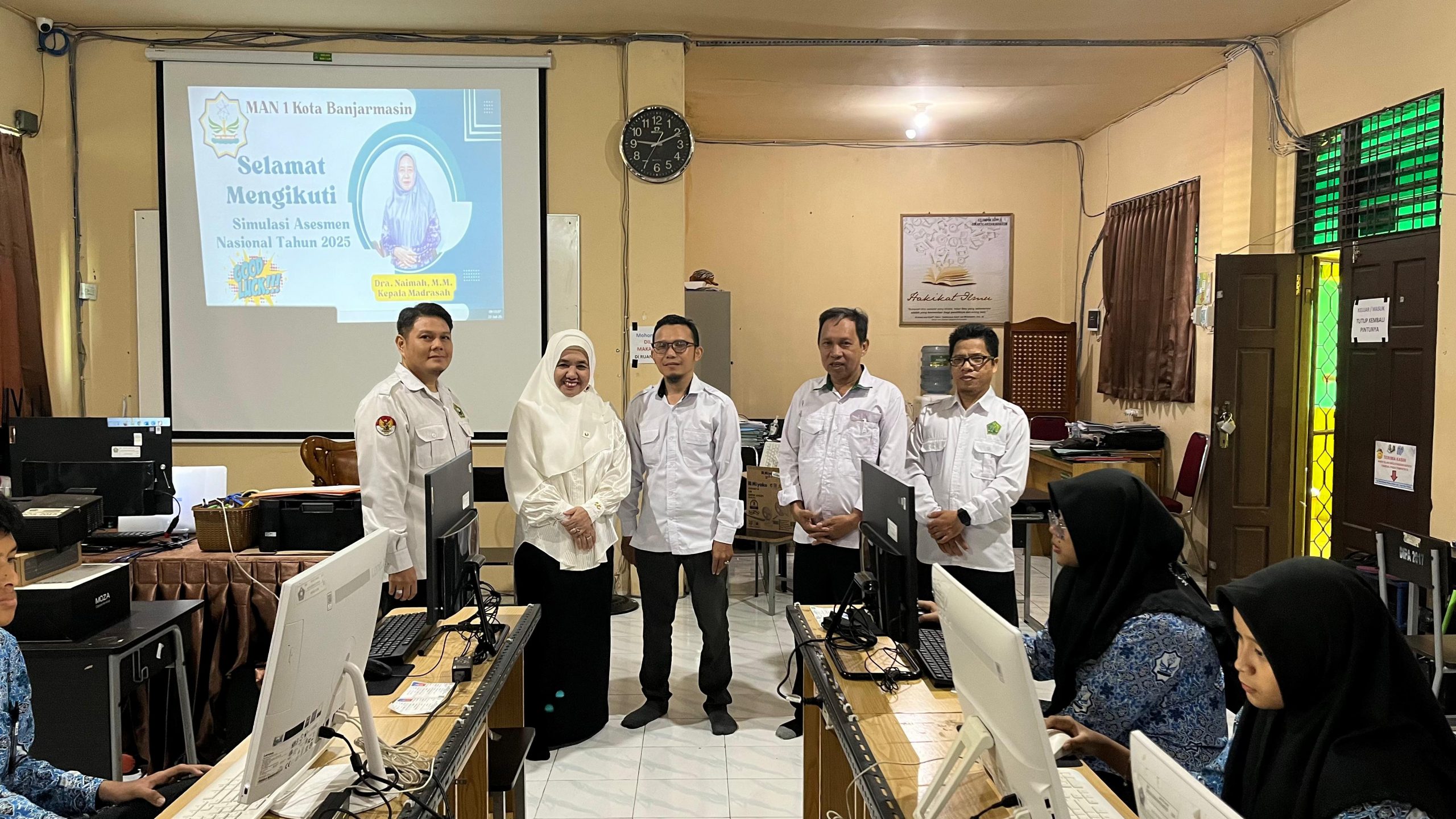 Monitoring Simulasi ANBK oleh Helpdesk MA di MAN 1 Banjarmasin